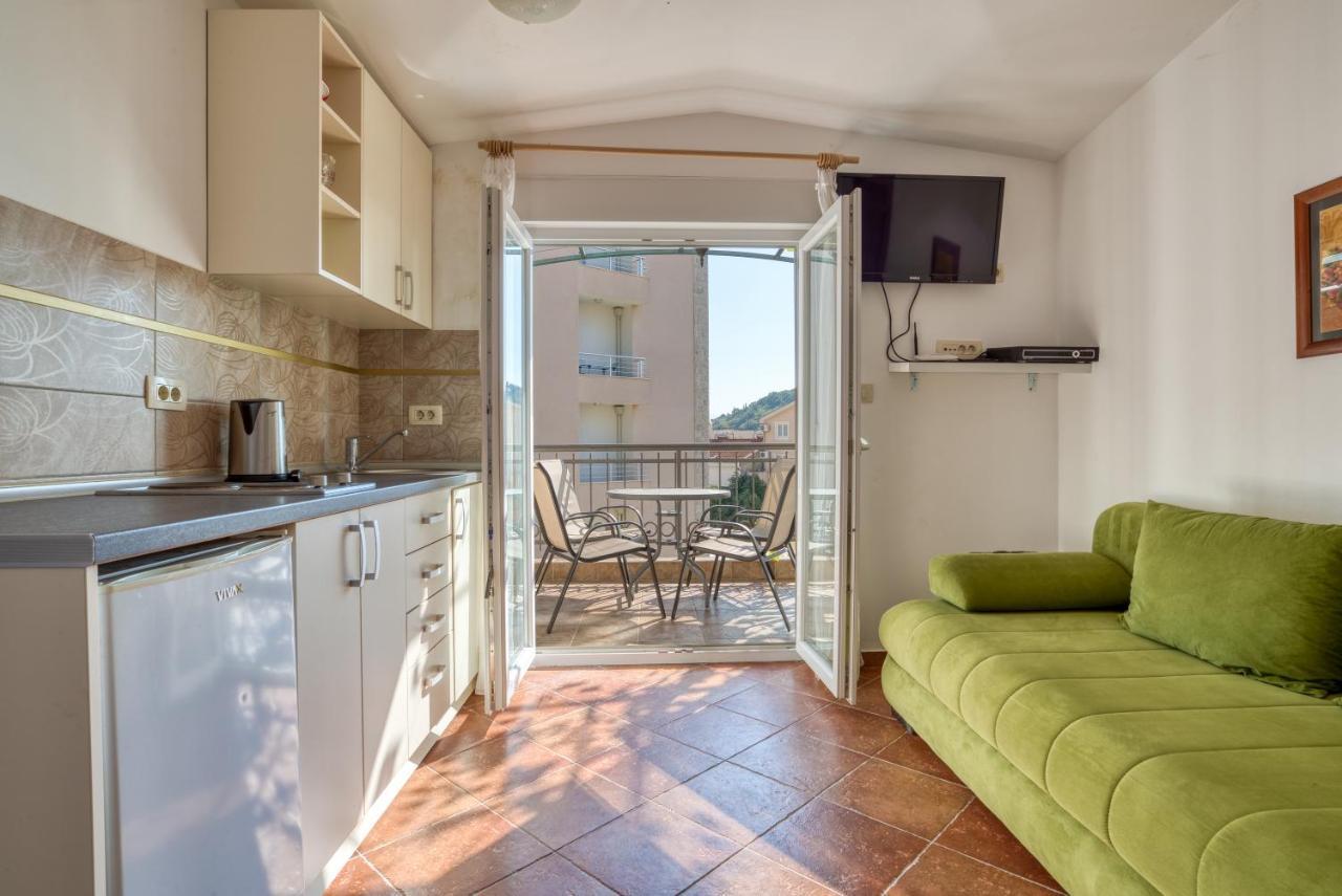 Apartmani Olga Petrovac na moru Exterior foto