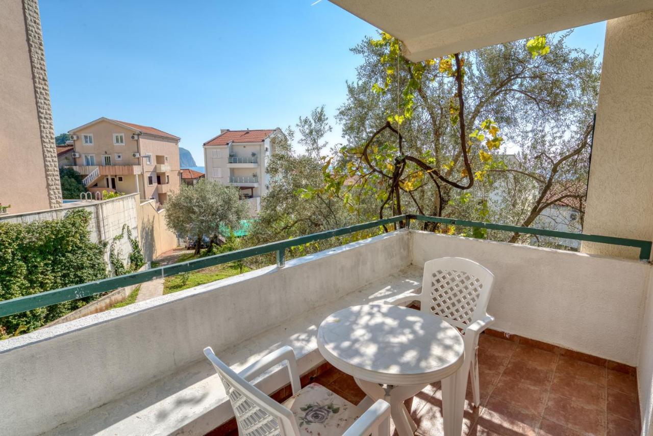 Apartmani Olga Petrovac na moru Exterior foto