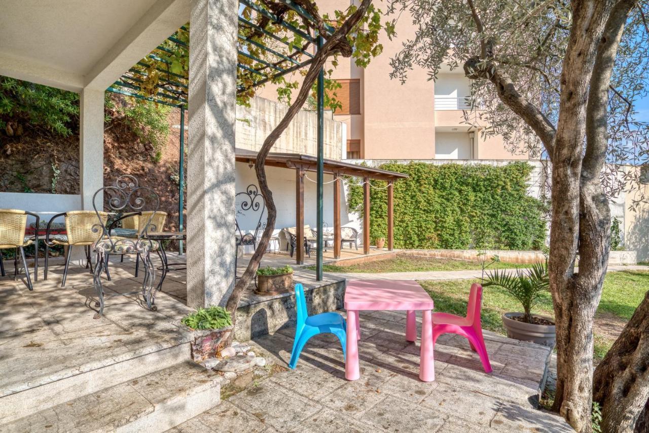 Apartmani Olga Petrovac na moru Exterior foto