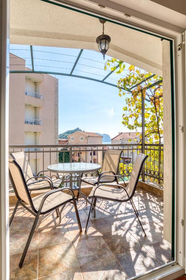 Apartmani Olga Petrovac na moru Exterior foto