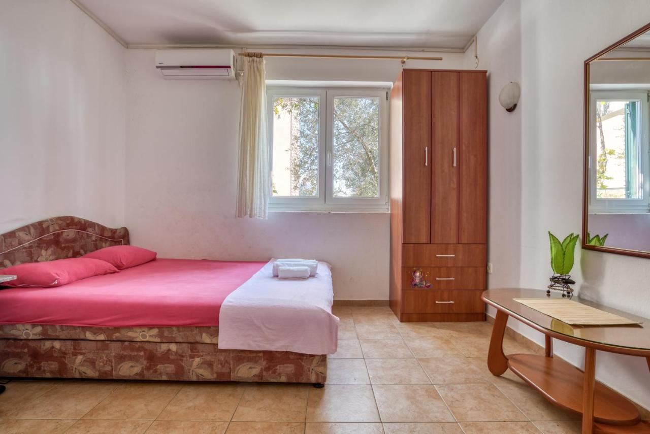 Apartmani Olga Petrovac na moru Exterior foto
