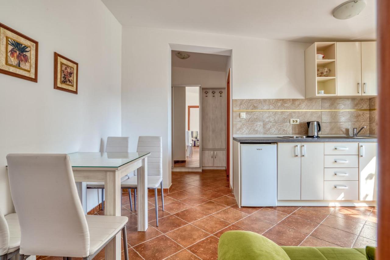 Apartmani Olga Petrovac na moru Exterior foto