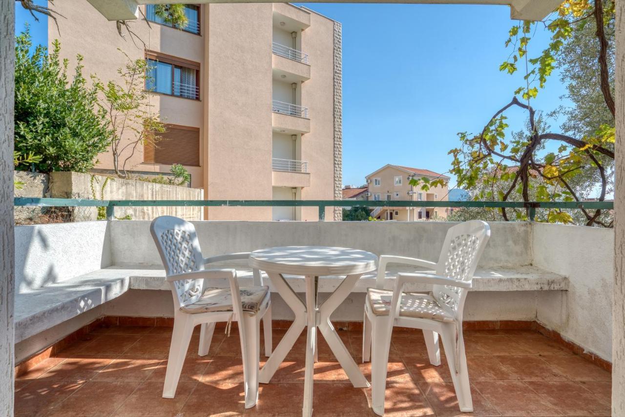 Apartmani Olga Petrovac na moru Exterior foto