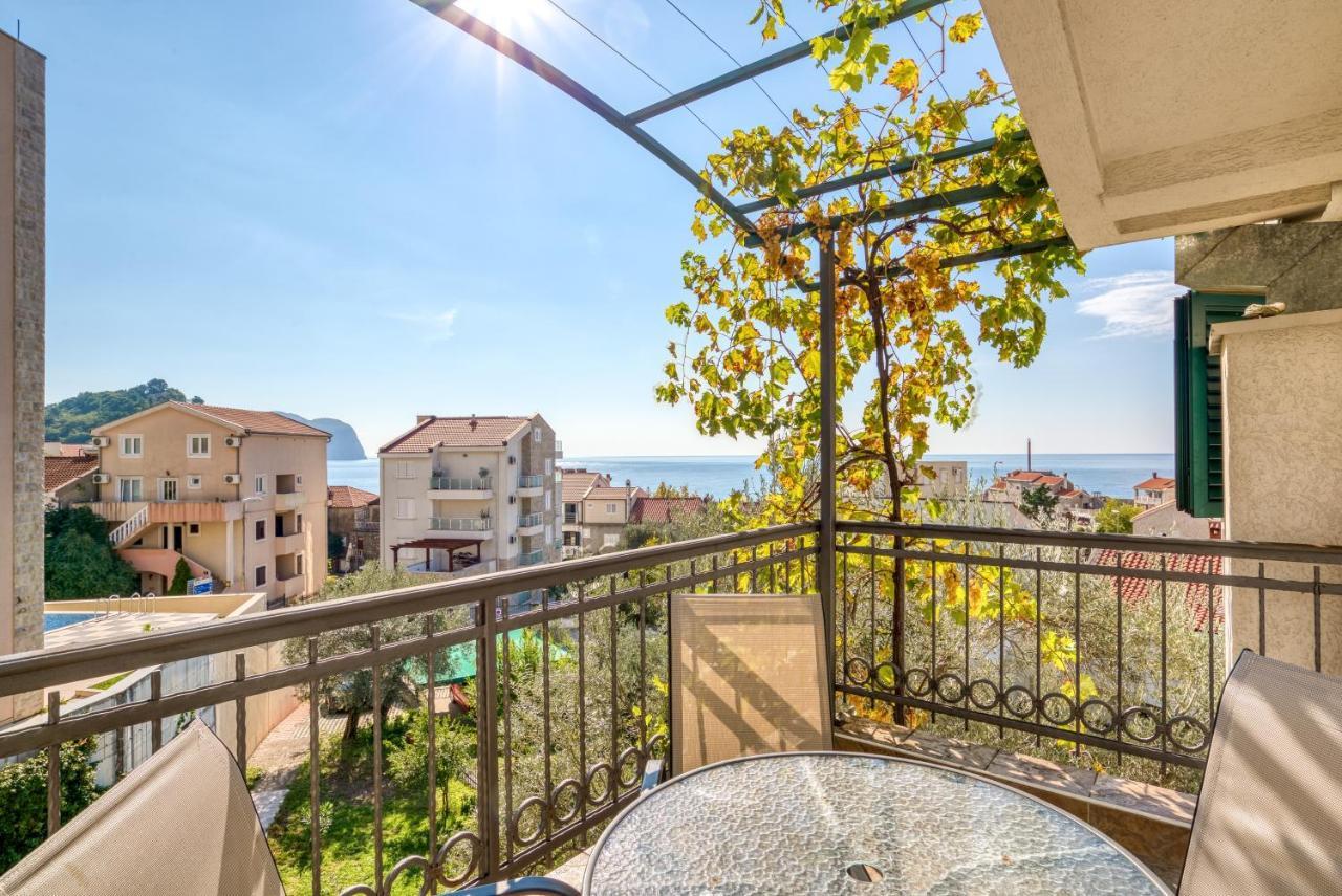 Apartmani Olga Petrovac na moru Exterior foto
