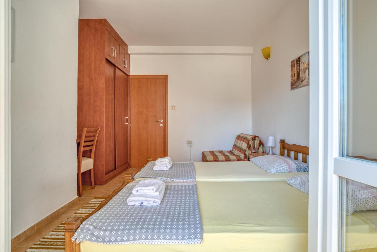 Apartmani Olga Petrovac na moru Exterior foto