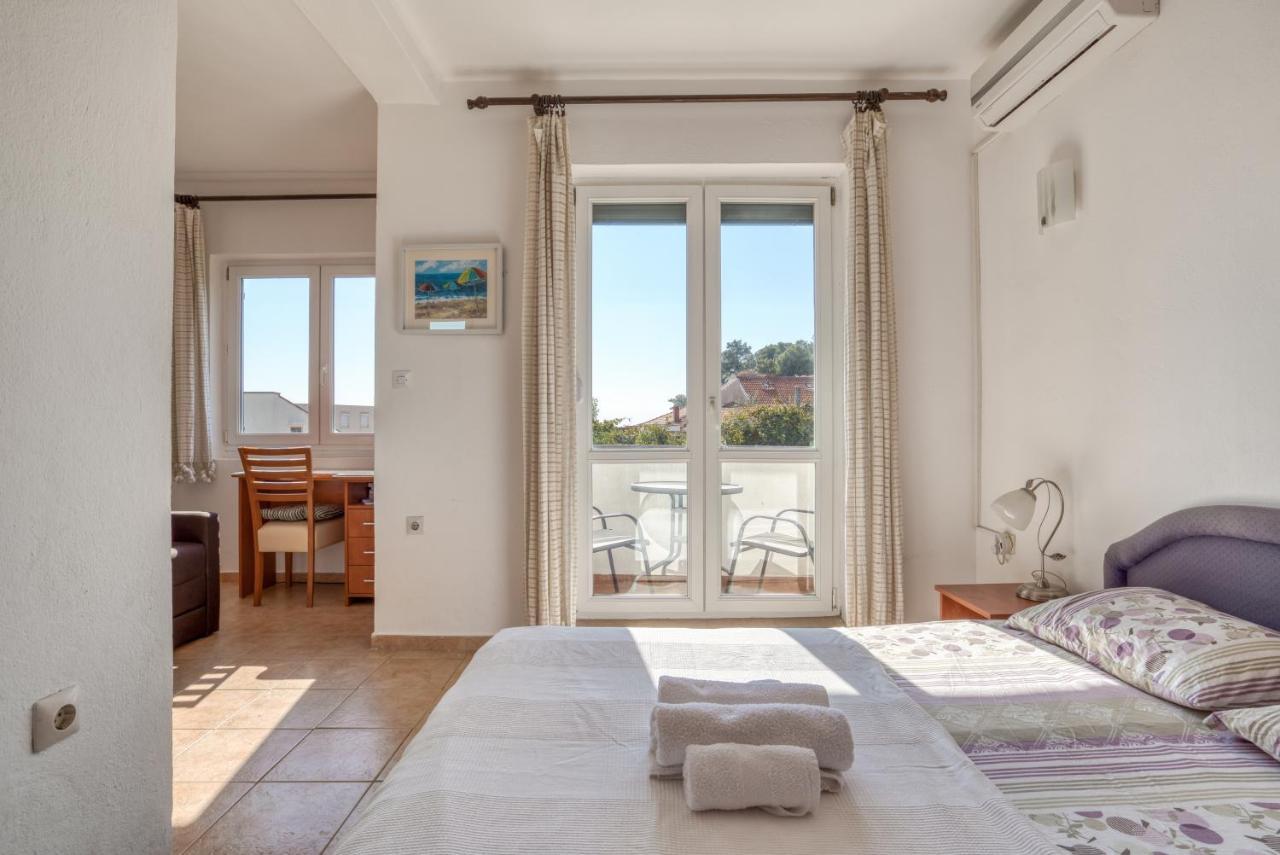Apartmani Olga Petrovac na moru Exterior foto