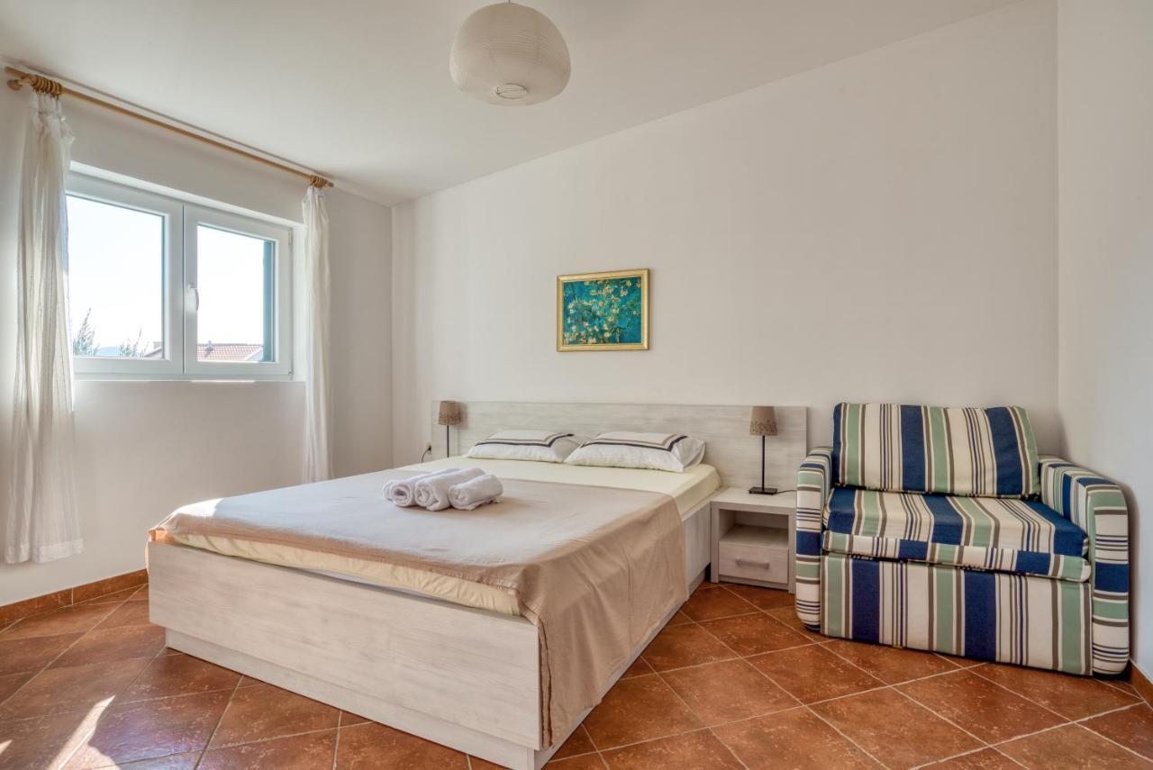 Apartmani Olga Petrovac na moru Exterior foto